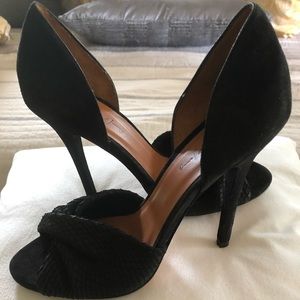 Elizabeth and James Black Heels, size 7.